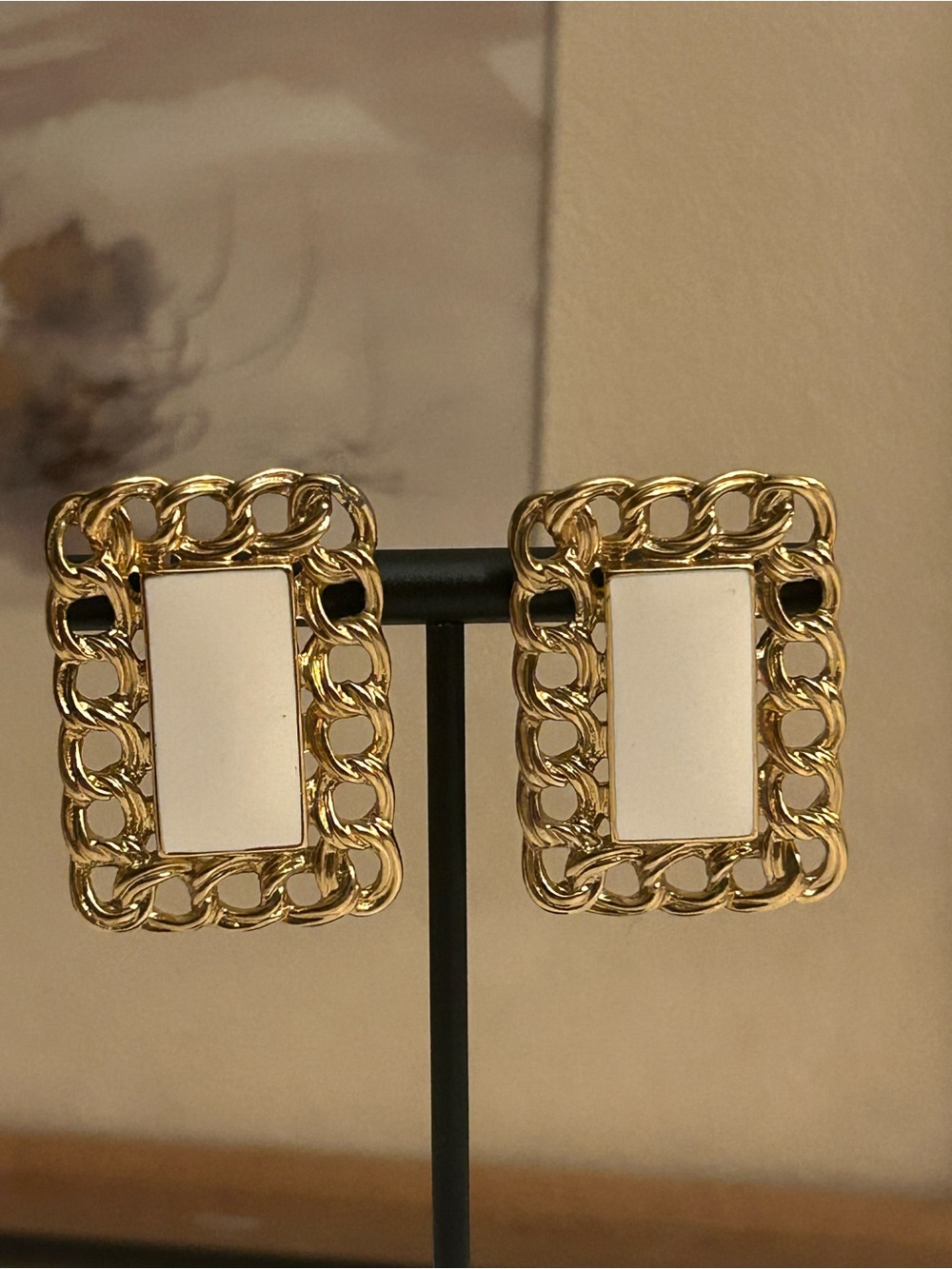 Signed “Monet” Vintage Gold Tone Earrings ✨